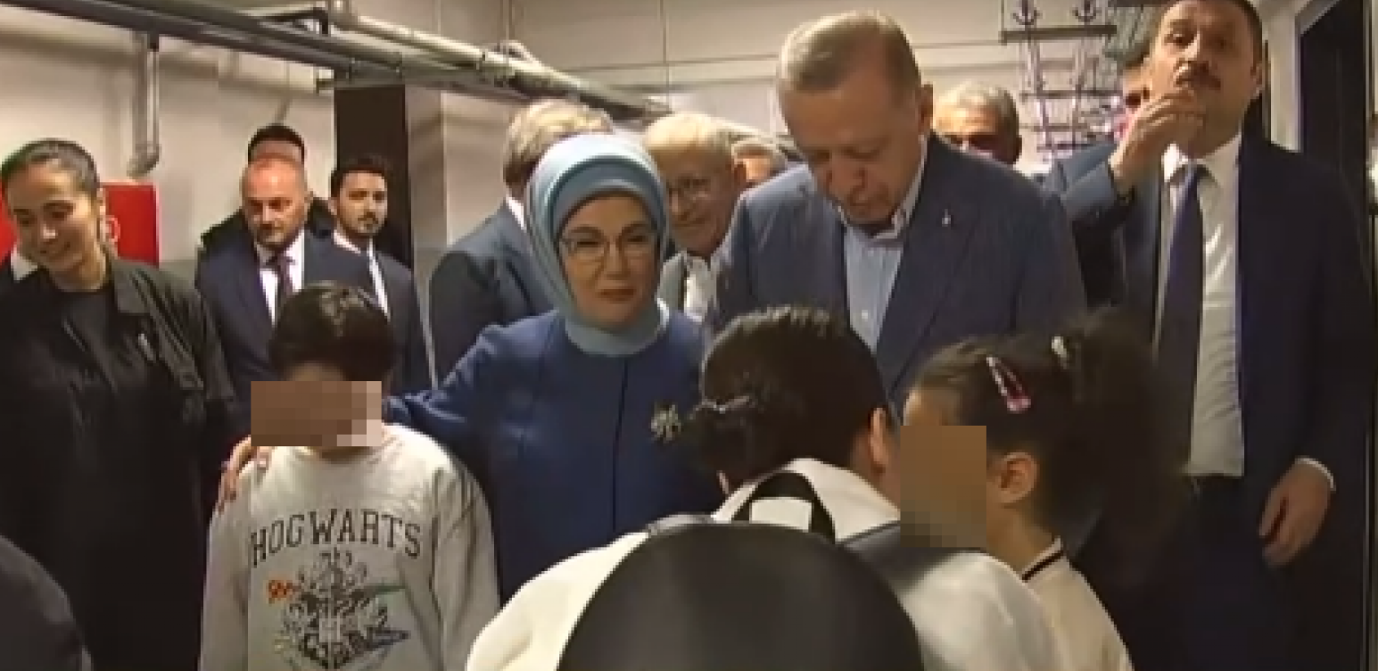 HIT VIDEO Pogledajte šta je Erdogan uradio pre glasanja