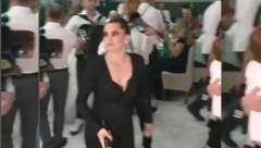 SELJAČINA ORTODOKSNA, OVO JE IŽIVLJAVANJE NAD PEVAČICOM: Haos na društvenim mrežama zbog snimka sa srpskog veselja