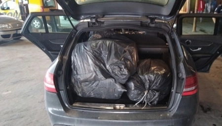U MERCEDESU PREVOZIO 50 KILA DROGE  Beogradska policija uhapsila dilera i presekla još jedan lanac trgovine narkotika
