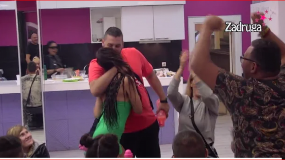 BELA KUĆA NA NOGAMA Zola i Slađa okončali sve probleme, pa vrelim poljupcem ozvaničili vezu!