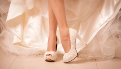 ŽENO, ZAŠTO SE PONIŽAVAŠ Nevestina fotografija sa venčanja razbesnela je mnoge