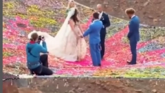 LJUBAV JE U VAZDUHU Najneobičnije venčanje, svoje sudbonosno "DA" su izgovorili 120 metara iznad zemlje i to na paukovoj mreži (VIDEO)