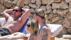 SVOJIM OBLINAMA IZAZVALA KOLAPS NA PLAŽI Najzgodnija novinarka na svetu u mini bikiniju sve hipnotisala