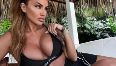 RAKETA Sindi pokazala zmijsko telo, zbog ovakvog izgleda padaju vilice!