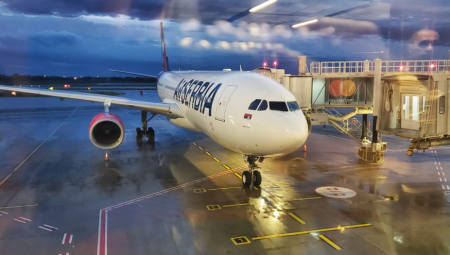 AERODROM BEZ DIVLJIH TAKSISTA Više niko bez vaučera neće moći da uzme taksi prevoz