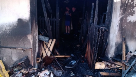 OD STANA OSTALO ZGARIŠTE Požar u zgradi u Užicu: Deca sprečila još veću tragediju (FOTO)