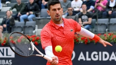 NOLE SJAJNO RASPOLOŽEN U PARIZU Još jednom pokazao kakav je šoumen: Imitirao trenera, publika u transu (VIDEO)