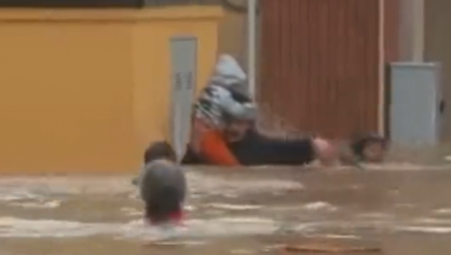 SRBIN HEROJ U ITALIJI! NIJE SE NI SEKUND DVOUMIO Đorđe spasio bebu od utapanja (VIDEO)