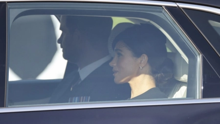 U SUDARU SU UČESTVOVALI VOZAČI, PEŠACI I DVA POLICAJCA Megan i Harija su paparaci jurili dva sata, a ovo su novi detalji nesreće