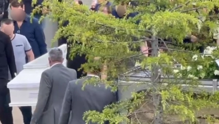 PATRIJARH NA SAHRANI MALOG ANĐELA A. A. "Decu je ubilo zlo koje nema ime"