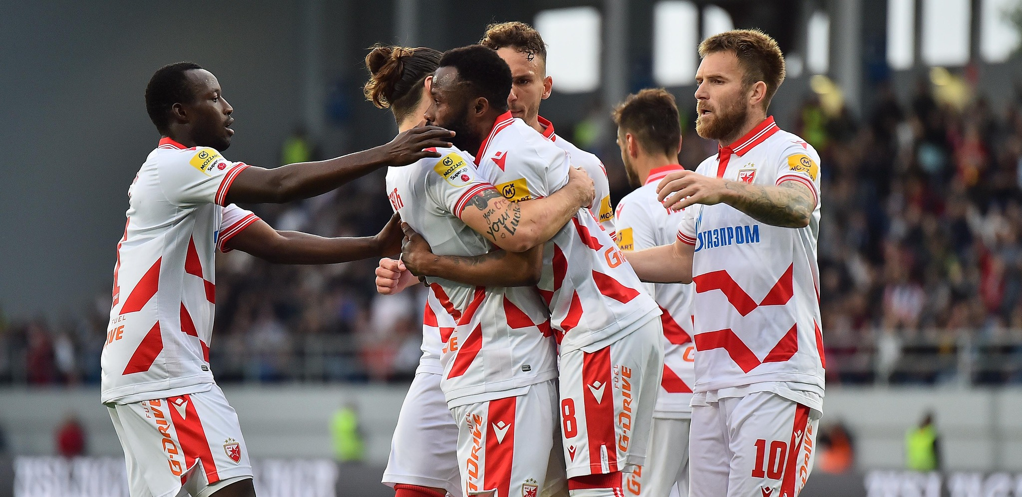 CRVENO-BELI IDU PO TREĆU DUPLU KRUNU U NIZU Zvezda protutnjala kroz Bačku Topolu, promašen penal došao glave TSC-u (VIDEO)