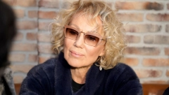 SVI SU MISLILI DA JE DRUGAČIJE! Ovo je prava istina o visini Lepe Brene!