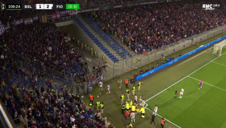 DRAMA U ŠVAJCARSKOJ Prekinut meč Bazela i Fjorentine (FOTO)