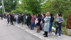 MIRAN PROTEST Grupa meštana, uglavnom žena okupila se ispred zgrade opštine u Severnoj Mitrovici