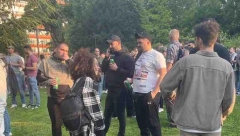 IZVINITE, DA NIJE DANAS PRVI MAJ? Slike sa protesta kao da je uranak - svuda smeće i pivo