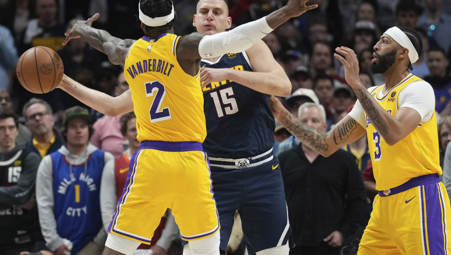 JOKIĆ SE POIGRAVA SA RIVALIMA Srbin doveo Dejvisa do ludila, brutalan potez "Džokera" o kom bruji NBA liga (VIDEO)