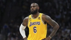 LEBRON SE PREDOMISLIO Dobio šamare od Jokića, pa pričao da se povlači, ali...