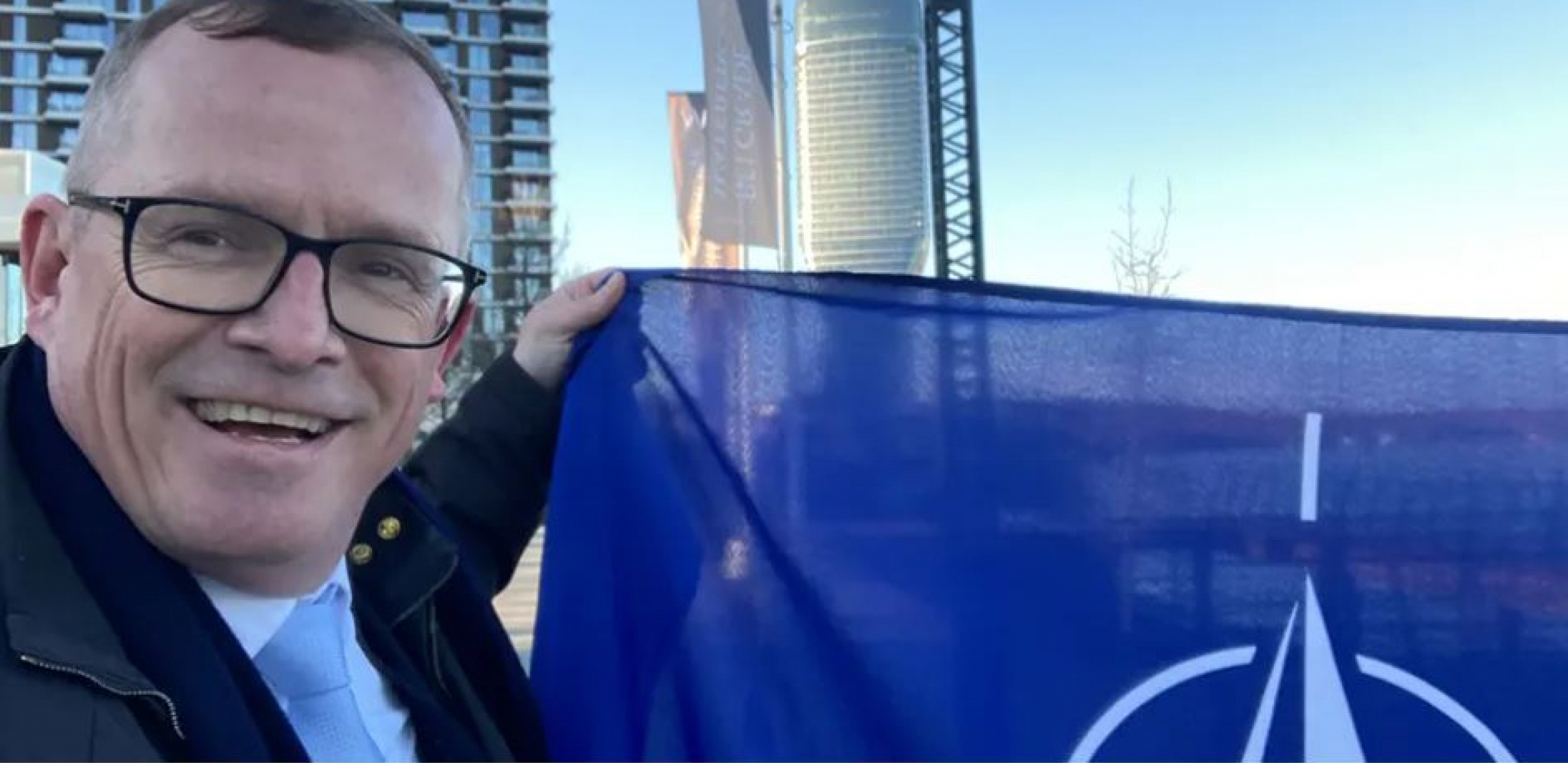 TRAŽI PROLIVANJE SRPSKE KRVI! Najveći NATO i kosovski lobista podržao haos opozicije!