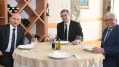 PREDSEDNIK VUČIĆ U CRNOJ GORI "Na kratkom doručku sa starim prijateljima"