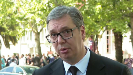 Vučić stigao u Kragujevac na skupštinu SNS