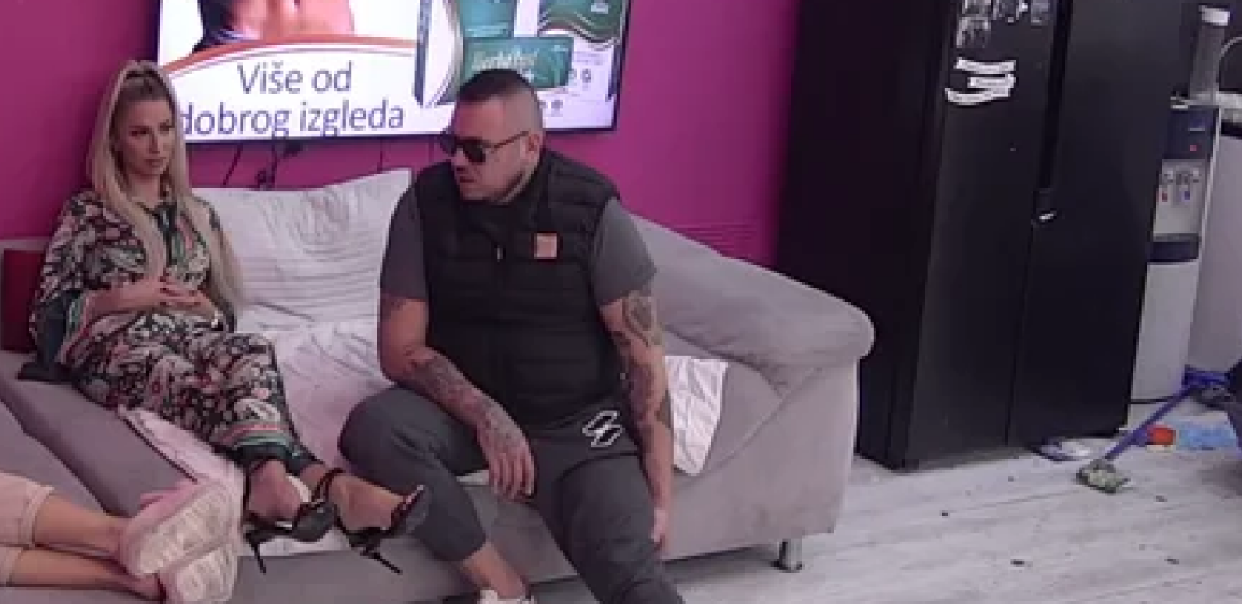 CAR IZVREĐAO ALEKSANDRINU PORODICU Osuo žestoku paljbu po njenoj majci, Nikolićeva se na sve to samo smejala