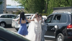 SVE OČI UPRTE U DŽEJEVU ĆERKU Marija blista u beloj venčanici, a evo o čemu prisutni konstantno bruje! (FOTO)