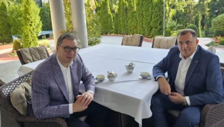 VUČIĆ SE SASTAO SA DODIKOM Tačno je 5 popodne, vreme za čaj, ali je sigurno da nismo Englezi