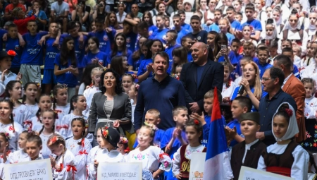 MIROVIĆ OTVORIO DEČJI FESTIVAL "GRAČANICI NA DAR" MeđunarodnI dečji festival folklora na Fruškoj gori (FOTO)