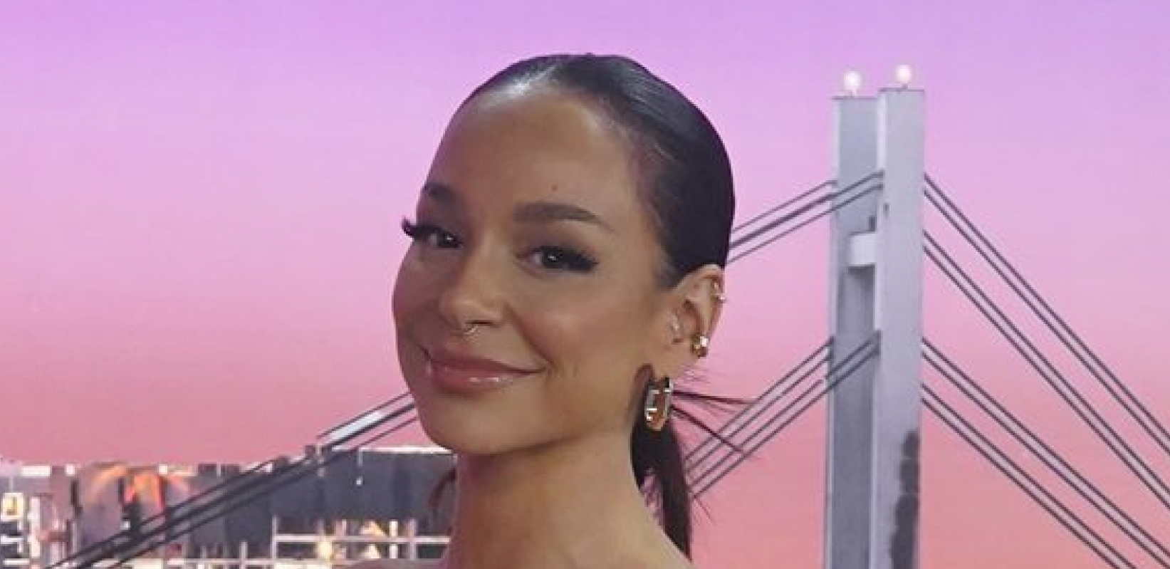 OSVANUO SNIMAK EDITE BEZ DONJEG VEŠA! Pevačica se zanela, pa sve pokazala, sevaju atributi!