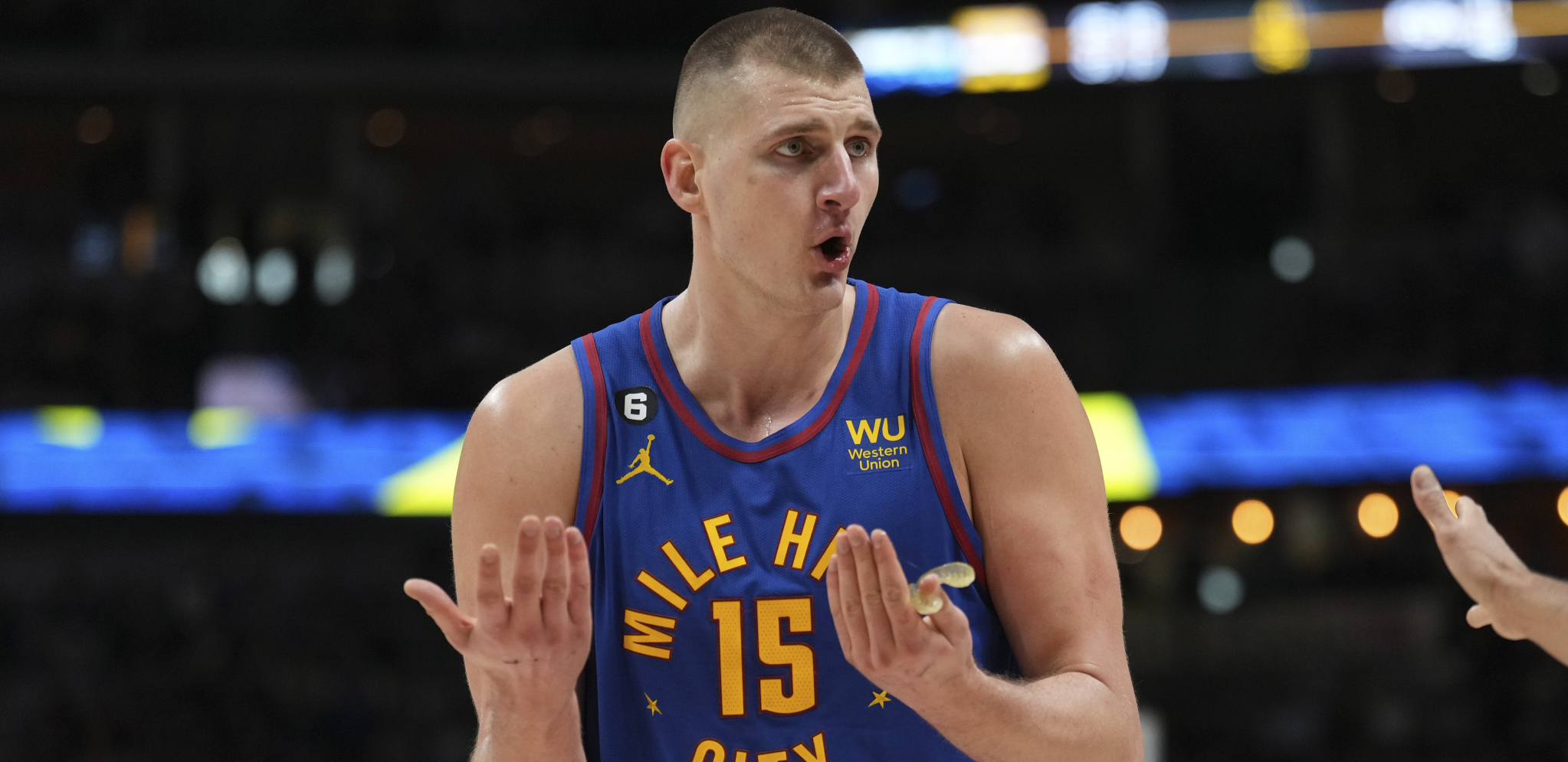 VELIKI SKANDAL PRED TREĆU UTAKMICU Nikola Jokić brutalno izvređan na američkoj nacionalnoj televiziji (VIDEO)