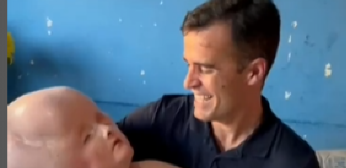 U TRUDNOĆI JE BOLOVALA OD RUBEOLE Kada se porodila, lekari su bebi dali samo tri meseca života, ali je ona preživela (UZNEMIRUJUĆI VIDEO)