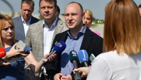 SRPSKA ATINA DOBIJA NOVU BICIKLISTIČKU STAZU! Milan Đurić:Danas smo započeli izgradnju nove rute Novi Sad – Irmovo – Kisač – Čenej, biće dužine 21,2 kilometara