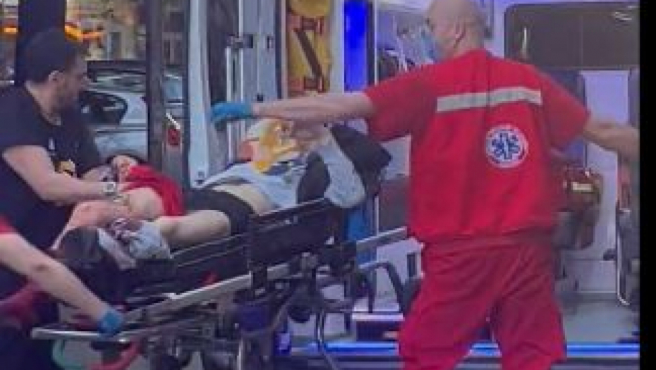 TINEJDŽER RANJEN U PUCNJAVI NA VRAČARU Policija traga za napadačem (FOTO/ VIDEO)