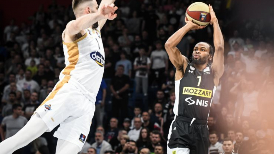 CRNO-BELA LEKCIJA STUDENTIMA ZA POLUFINALE ABA LIGE Partizan u "majstorici" prikazao evroligašku partiju, razbio Podgoričane u Areni, ubacio 100+ poena i zakazao megdan sa Cedevita Olimpijom