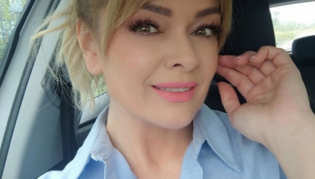 POJAVIO SE SA ORUŽJEM I TERAO ME DA PEVAM PESMU 15 PUTA ZAREDOM: Pevačica do detalja opisala jezivu scenu koja ju je zadesila na nastupu