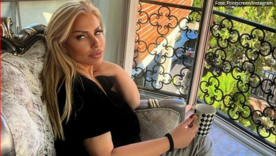 EVO KAKO IZGLEDA ĆERKA ELME SINANOVIĆ Od majke je nasledila talenat za pevanje, a mnogi kažu da liči na ovu pevačicu