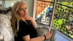 ĆERKA ELME SINANOVIĆ UDAJE SE ZA ŠEIKA Snimila je duet sa majkom, a svi kažu da mnogo liči na našu poznatu pevačicu! (FOTO)