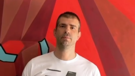 "DRAGI PRIJATELJI, POKAŽIMO KOLIKO VOLIMO NAŠU SRBIJU!" Najbolji srpski automobilista poziva na veliki narodni skup u Beogradu (VIDEO)