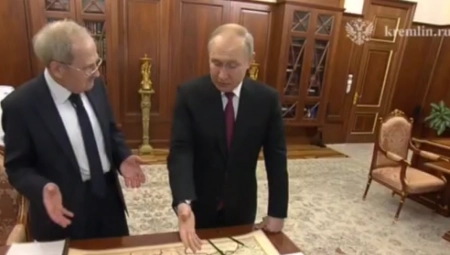 PUTIN POKAZAO NA MAPU, PA JASNO REKAO "Vidite, nema Ukrajine!" (VIDEO)
