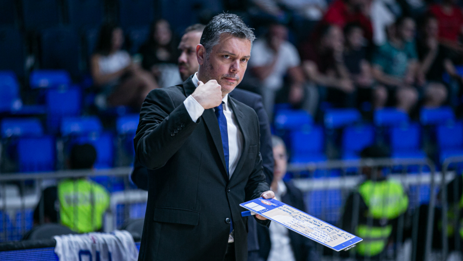 TRENER BUDUĆNOSTI SE POSLE DEBAKLA IZVINIO SVIMA Mijović: Razočarali smo sebe, klub i navijače