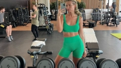 SAŠKA VESELINOV U EGALU SA SVETSKIM TOP MODELIMA! Đokovićeva snajka se skinula, pa napravila pometnju!