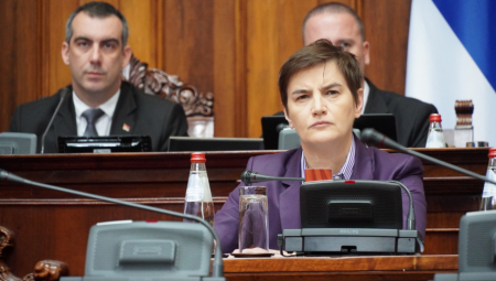 BRNABIĆ PORUČILA OPOZICIJI: U vaše vreme srećan je bio onaj ko je imao posao, a za to je primao 333 evra!