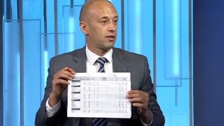 KENA OBJASNIO! Pokazao papir sa kvotama za dovođenje članova DS na miting u Beograd 2016. godine (VIDEO)