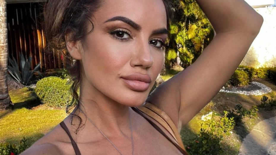 ŽARI I PALI U 43. GODINI Ivana Stamenković Sindi raspametila muškarce na društvenim mrežama novom objavom