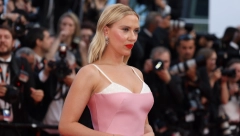 SKARLET JOHANSON ZAPALILA KAN Barbika na crvenom tepihu (FOTO)