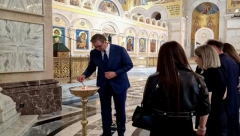 VUČIĆ SA RODITELJIMA PREMINULE ANGELINE "Ubijena deca su sa anđelima, naše je da se pobrinemo da zločinci dobiju zasluženu kaznu" (FOTO)