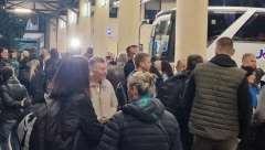 SRPSKI NAROD SA KOSMETA STIŽE U BEOGRAD Više od 60 autobusa i preko 100 automobila kreće iz Kosovskog Pomoravlja (FOTO/VIDEO)