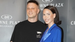 OVO JE NIKAD VIĐENA NIKOLIJA JOVANOVIĆ! Isplivala fotka ćerke Vesne Zmijanac kao bebe, ne skida pogled sa oca! (FOTO)