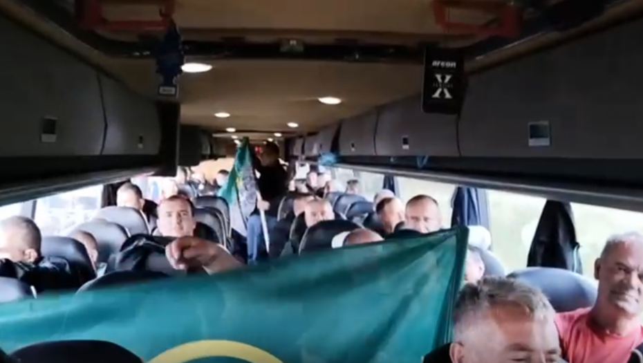 Da se naježiš: Rudari Trepče krenuli na skup nade, ori se “Srbija, Srbija” (VIDEO)