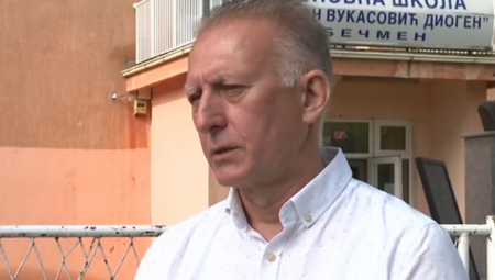 DEČAK ĆE BITI SA MNOM KADA SE VRATI NA NASTAVU Direktor škole u Surčinu o đaku koji je pretio da će "pobiti sve"